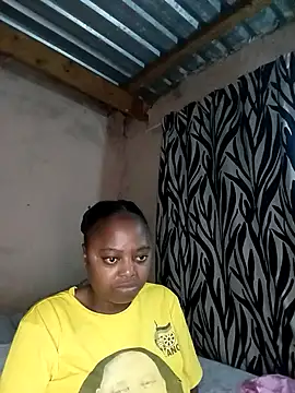 Snapshot of YOURSHORTGIRL chatting on April 11, 2026, 6:44 pm YOURSHORTGIRL online show from April 11, 2026, 6:44 pm