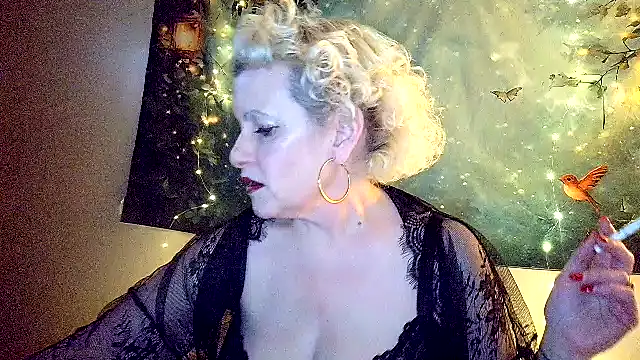 Snapshot of Blondie_the_librarian chatting on March 4, 2026, 4:20 am Blondie the librarian online show from March 4, 2026, 4:20 am