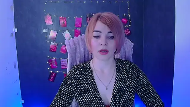 CuttieEmma online show from April 2, 2026, 11:39 am