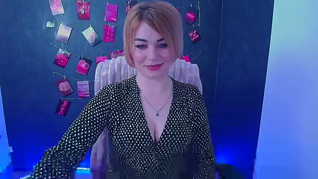 CuttieEmma online show from April 22, 2026, 11:50 am