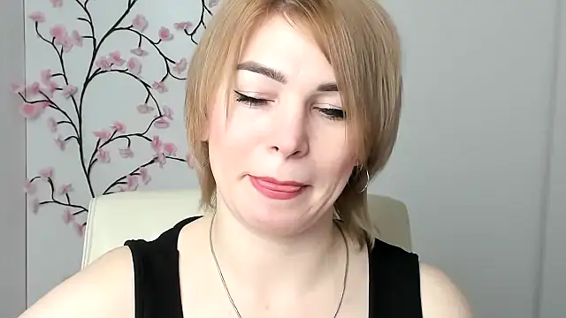 CuttieEmma online show from February 8, 2026, 8:01 am