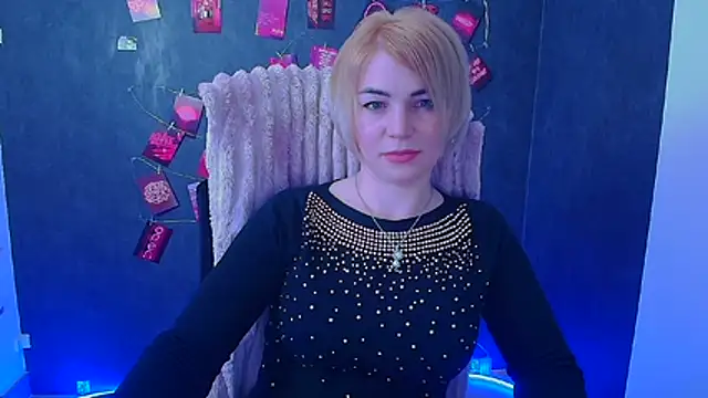 CuttieEmma online show from May 4, 2026, 11:57 am