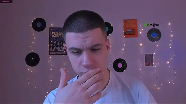 Snapshot of neo_raze chatting on March 8, 2026, 9:29 pm neo raze online show from March 8, 2026, 9:29 pm