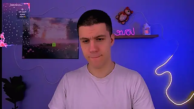 Snapshot of neo_raze chatting on March 18, 2026, 8:43 pm neo raze online show from March 18, 2026, 8:43 pm