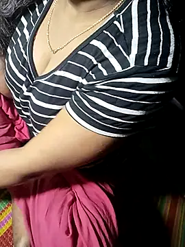 Romantic-Couple999 online show from March 4, 2026, 5:21 pm