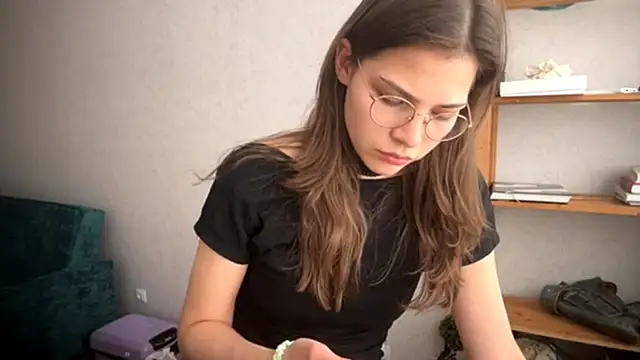 EdythRozier online show from March 11, 2026, 12:21 pm