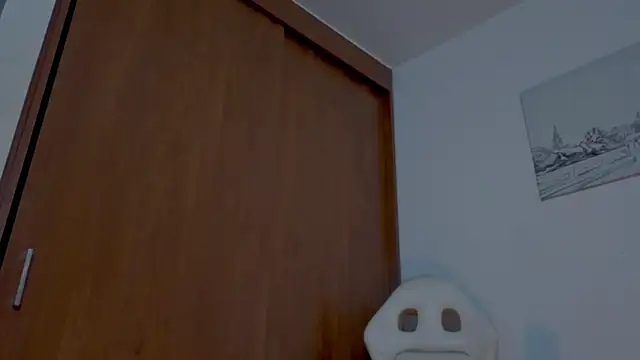 verodeli online show from October 3, 2025, 2:07 pm