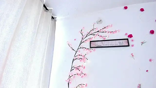 NicoRobinx online show from April 21, 2026, 1:07 pm