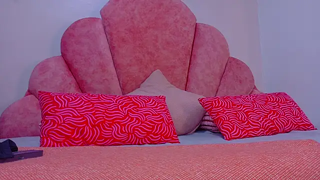 EmmaLou   online show from February 6, 2026, 4:08 am