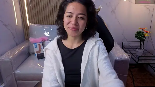 Snapshot of Lynn_turner chatting on February 13, 2026, 1:00 pm Lynn turner online show from February 13, 2026, 1:00 pm