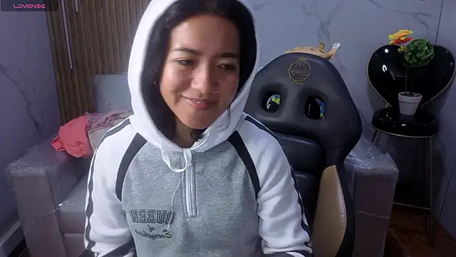 Snapshot of Lynn_turner chatting on March 21, 2026, 12:31 pm Lynn turner online show from March 21, 2026, 12:31 pm