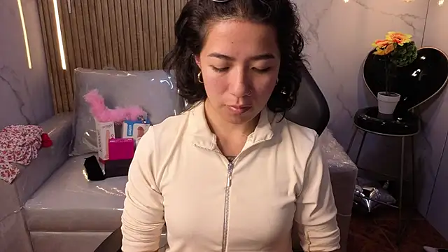 Snapshot of Lynn_turner chatting on February 25, 2026, 8:19 pm Lynn turner online show from February 25, 2026, 8:19 pm