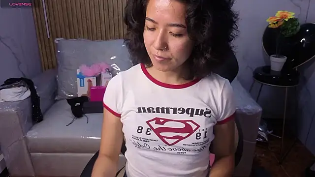 Snapshot of Lynn_turner chatting on February 20, 2026, 12:51 pm Lynn turner online show from February 20, 2026, 12:51 pm