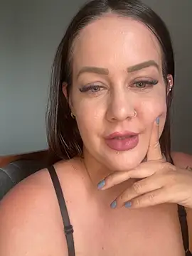 juliasanto online show from February 23, 2026, 4:40 pm