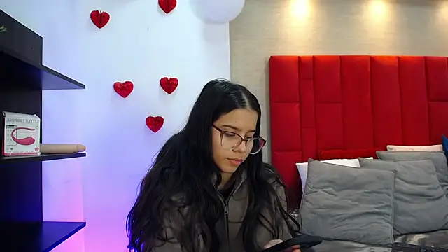 Luna Millers online show from March 2, 2026, 4:24 am