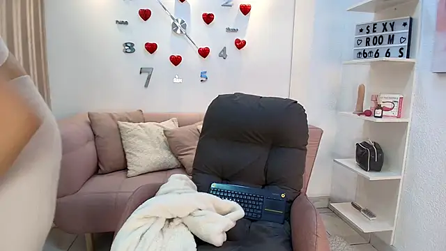 Luna Millers online show from March 4, 2026, 3:58 am