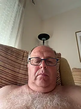 Snapshot of YachtCaptain10 chatting on June 17, 2026, 6:51 pm YachtCaptain10 online show from June 17, 2026, 6:51 pm