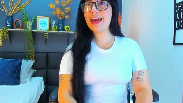 eliza pink24 online show from February 9, 2026, 9:35 pm