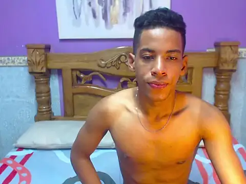 Luigi Ferrer online show from March 18, 2026, 3:09 am