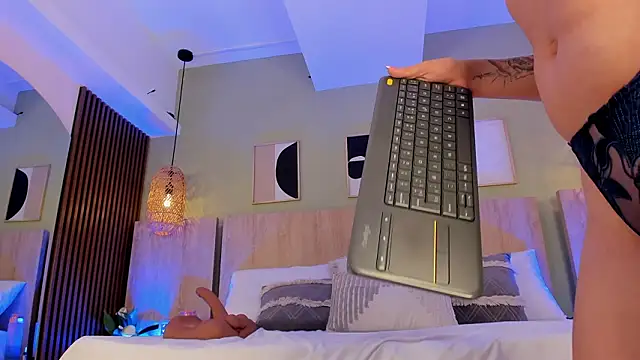 Bella-Swant online show from March 15, 2026, 11:39 am