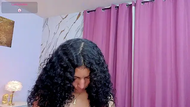 Zoe-yanin online show from February 10, 2026, 7:02 pm