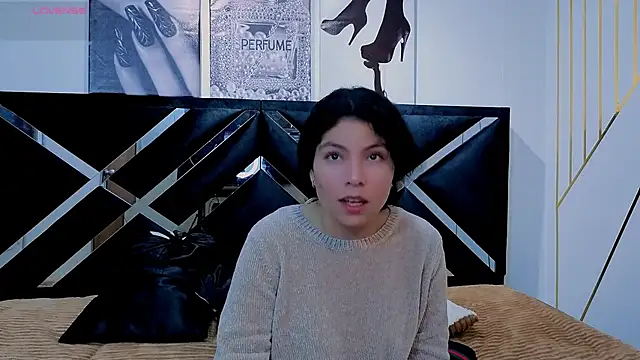 Zoe-yanin online show from April 22, 2026, 6:58 pm