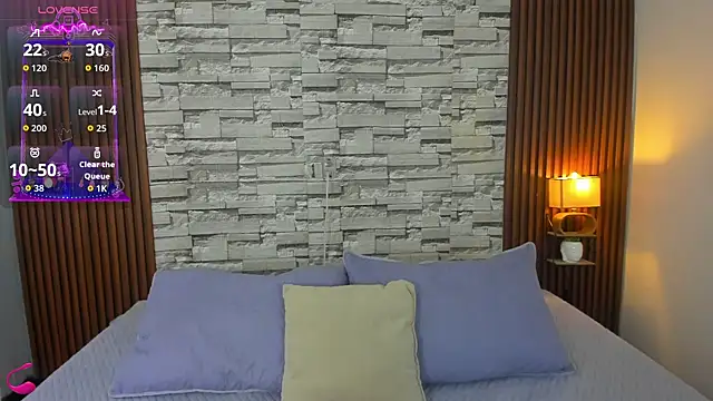 Snapshot of sophia_deluxe18 chatting on August 9, 2026, 5:57 am sophia deluxe18 online show from August 9, 2026, 5:57 am