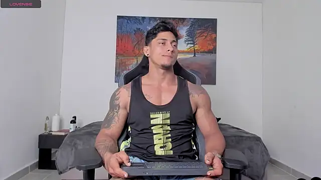 ryanwhite3 online show from May 7, 2026, 10:46 pm