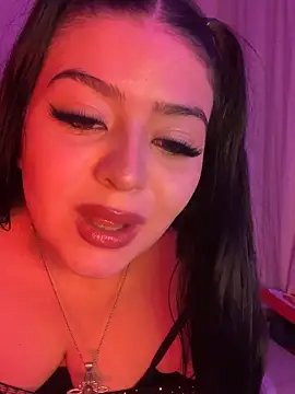 lolaaculaa online show from May 7, 2026, 10:24 pm