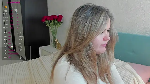 Snapshot of LilyBel chatting on May 4, 2026, 12:58 am LilyBel online show from May 4, 2026, 12:58 am