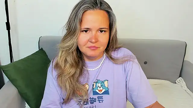 LilyBel online show from June 9, 2026, 12:55 am