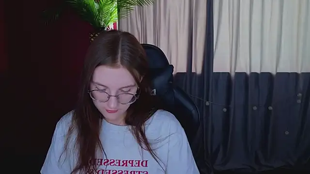 VixenLight online show from March 18, 2026, 2:15 am