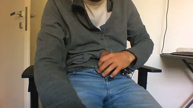 Snapshot of andre_italy chatting on May 18, 2026, 2:33 pm andre italy online show from May 18, 2026, 2:33 pm