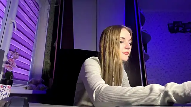 TashiaLupacchino online show from February 4, 2026, 2:12 pm