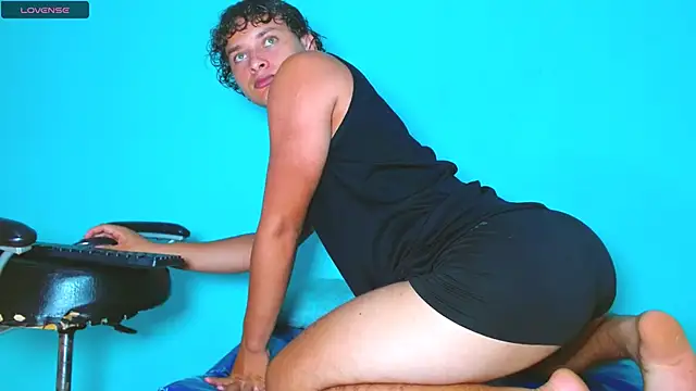 arielnoir6958 online show from August 6, 2026, 12:27 am