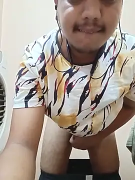 chocolatesboy143 online show from June 8, 2026, 4:51 pm