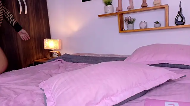 sarasofia1016 online show from February 14, 2026, 3:45 pm