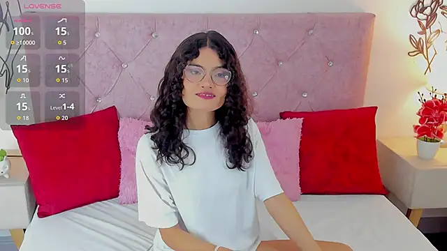 MirandaLawrens  online show from February 3, 2026, 7:41 pm