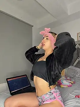 Snapshot of KimCollinss chatting on February 13, 2026, 1:38 am KimCollinss online show from February 13, 2026, 1:38 am