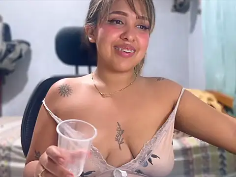 AryMoonxxx online show from February 3, 2026, 6:22 am