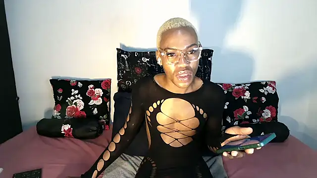 Riaanxxx online show from April 24, 2026, 9:06 pm