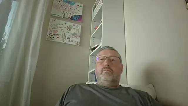 doudou310 online show from April 27, 2026, 4:10 am