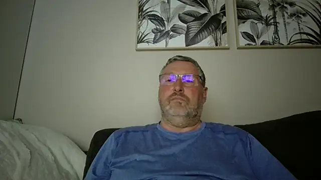 doudou310 online show from May 9, 2026, 4:16 am