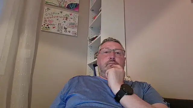 doudou310 online show from May 7, 2026, 4:06 am