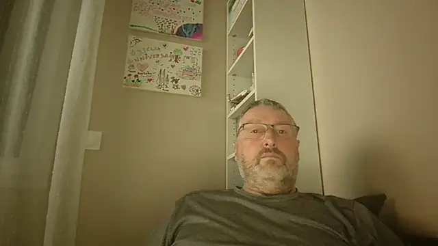 doudou310 online show from February 6, 2026, 5:36 am