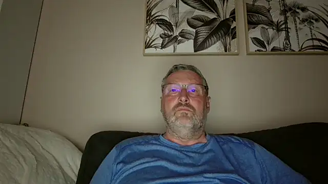 doudou310 online show from May 10, 2026, 4:38 am