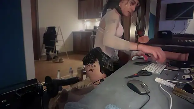 CrystalFemme online show from February 8, 2026, 8:28 pm