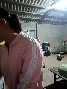 Snapshot of l_kiss chatting on March 3, 2026, 12:01 pm l kiss online show from March 3, 2026, 12:01 pm