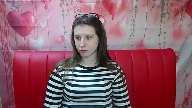 LilianaShine online show from May 6, 2026, 5:11 am