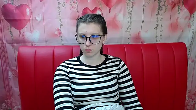 LilianaShine online show from April 28, 2026, 5:12 am